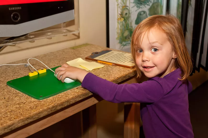 cute_redhead_girl_with_comp_mouse.webp