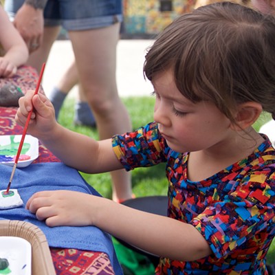 Kid Made Camp offers free activities at Sisters Farmers Market. Good fun!