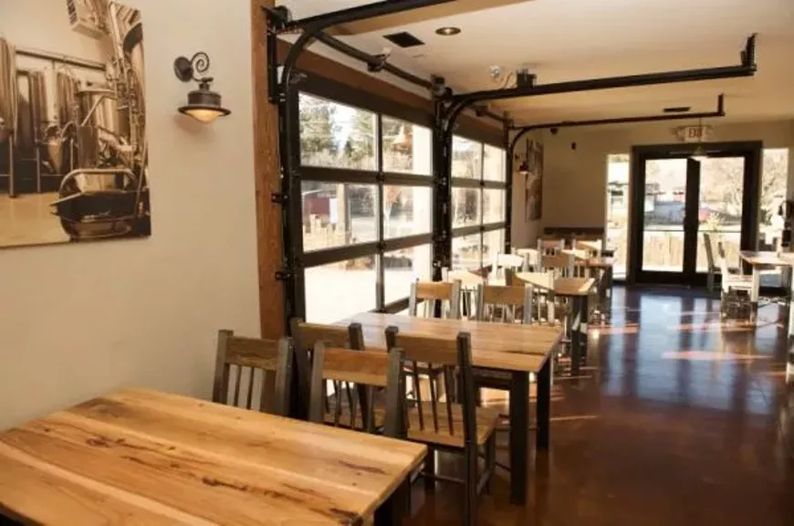 10 Barrel Brewing Co. (Readers Choice Best Brew Pub)