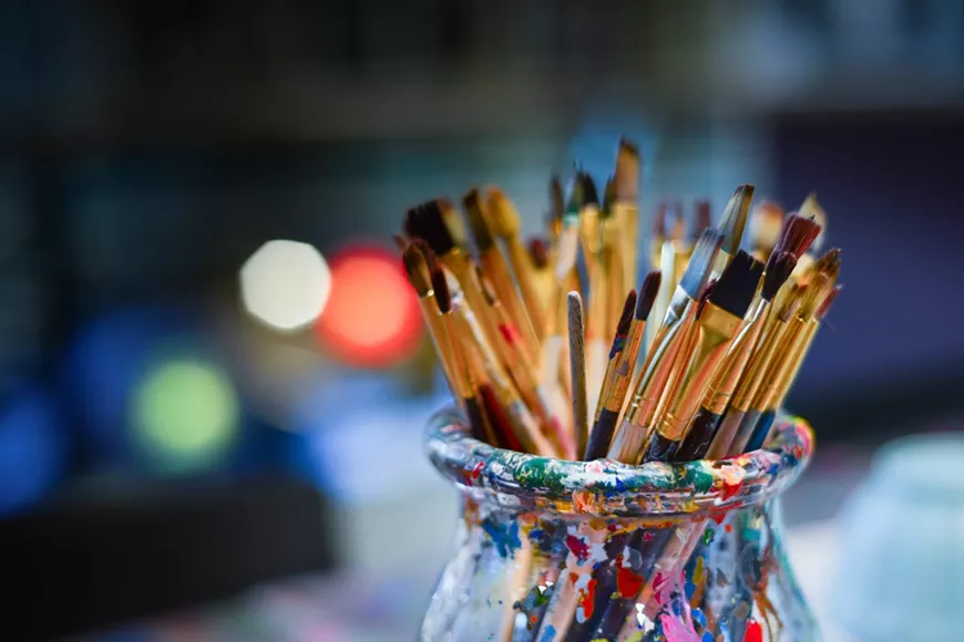 brushes-3129361_1920.webp
