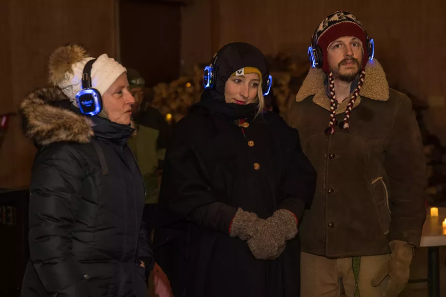 winter_moonlight_event_2022_trio_listening.webp