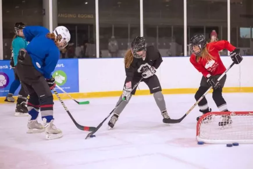 girls-hockey-drill-1900px-600x400.webp