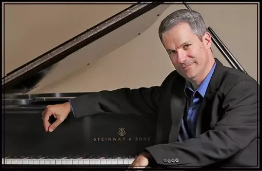 Pianist Robert Thies