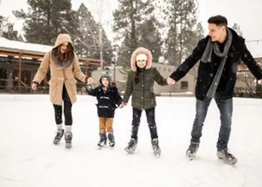 ice_skating_and_winter_bazaar.webp