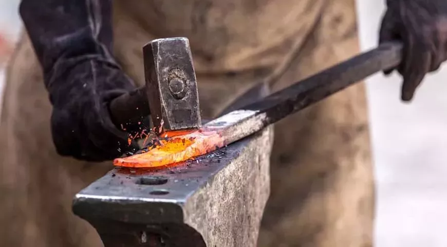 calendar_pic_intro_blacksmithing.webp
