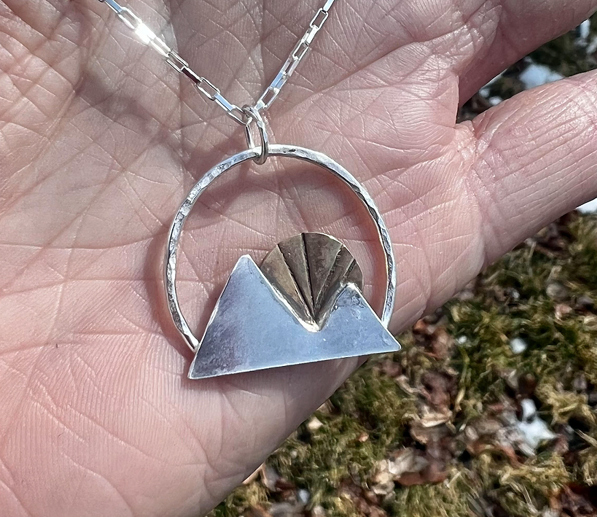 mountain_pendant.png