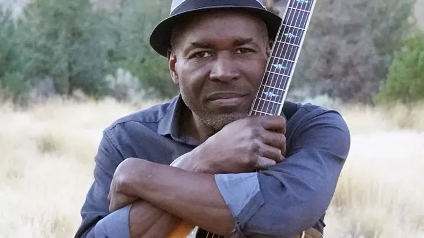 John Fortune performs a solo acoustic jazz, blues, and R&B set