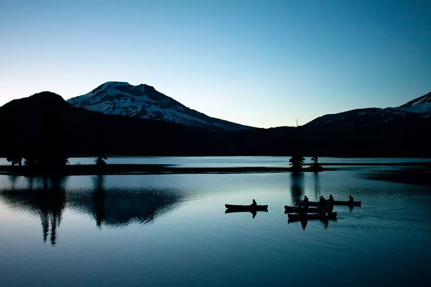 night-canoe-sparks-2-high-quality__2_.webp