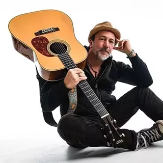 Image: Pete Kartsounes in Concert