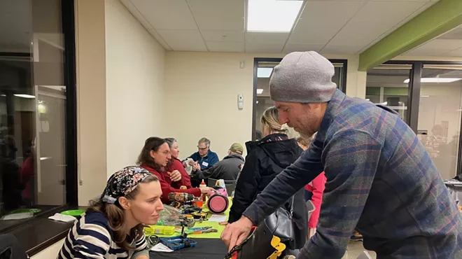Image: Repair Caf&eacute; at The Gear Fix