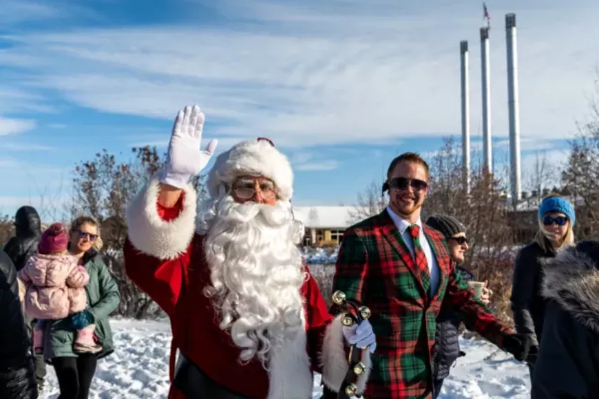 omd-santa-arrival-waving-bodyguard-2019-shoemaker-26-1-600x400.webp