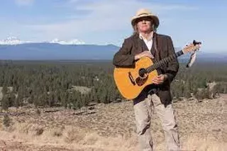 Image: Thursday in The Yard with Bobby Lindstrom - LIVE MUSIC!