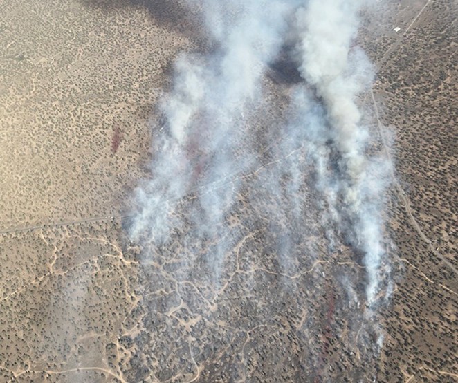 El incendio McCaffery provoc&oacute; desalojos y el cierre temporal del aeropuerto de Redmond