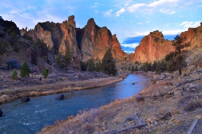 Hiker Fatally Falls 250 Feet at Smith Rock State Park
