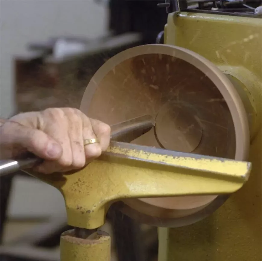 lathe_bowl_turning.webp